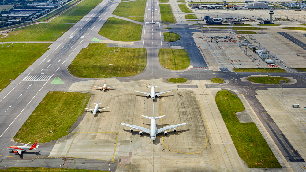 London travel disruptions new updates: Flooding and rail delays impact Gatwick and Wembley services – Travel And Tour World