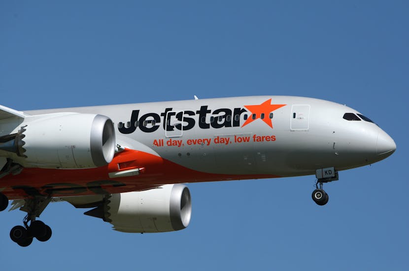 Passenger Arrested After Dramatic Exit Through Emergency Hatch from Jetstar Airbus A320 at Melbourne Airport, Australia