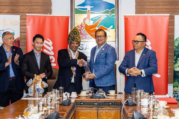 Sabah Tourism Board Honors AirAsia’s CEO Tony Fernandes for Pioneering Contributions to the State’s Economy