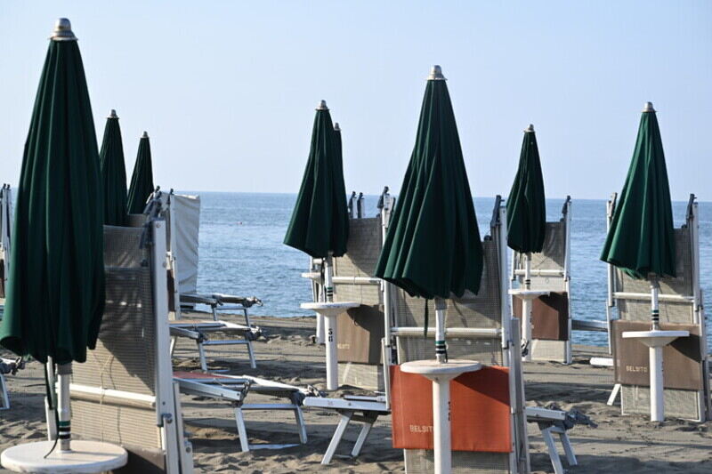 Italy’s Beach Clubs Threaten august Strikes Over new eU Regulations