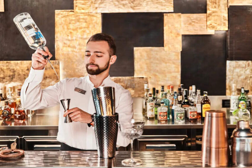 Hilton Rome Eur La Lama Welcomes Guests to the Blade Bar for a Vibrant Taste of Roman Culture