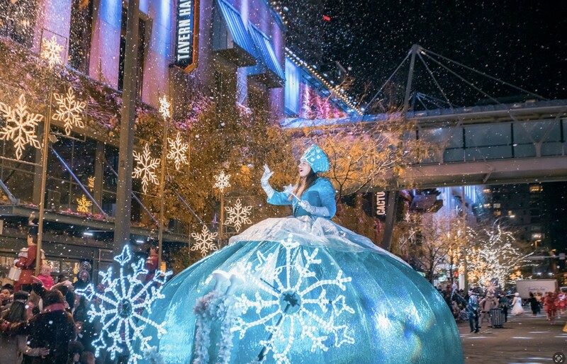 Snowflake Lane Marks Two Decades of Magic in Bellevue, Don’t Miss the Parade!