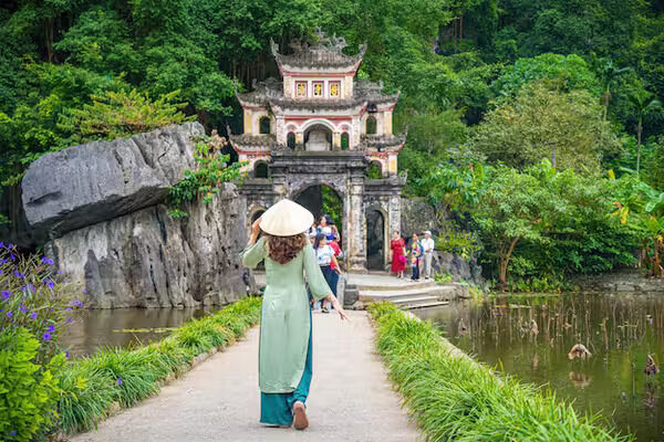 Vietnam Shines Bright At World Travel Awards 2024