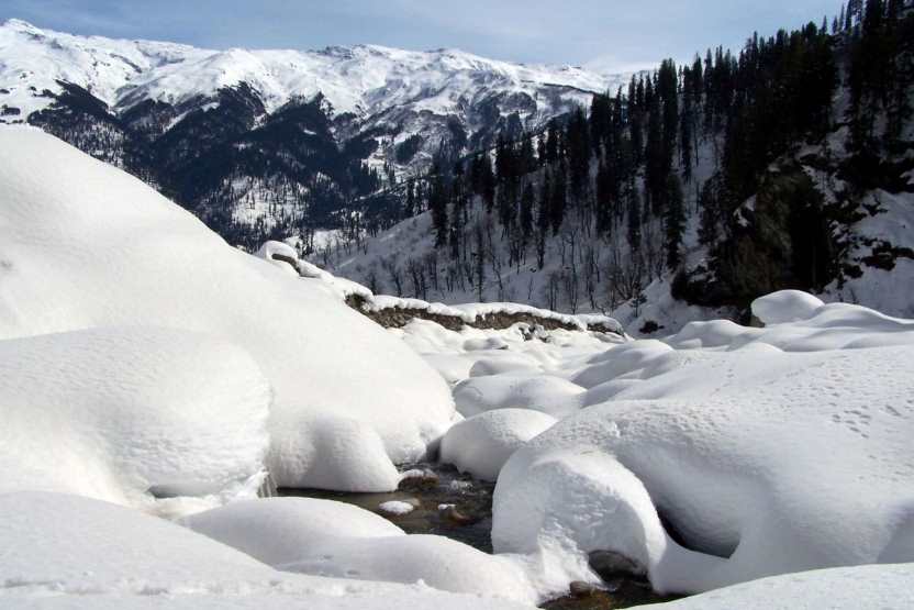 New travel update: Heavy snowfall in Himachal Pradesh during Christmas and New Year week, Claims 4 lives