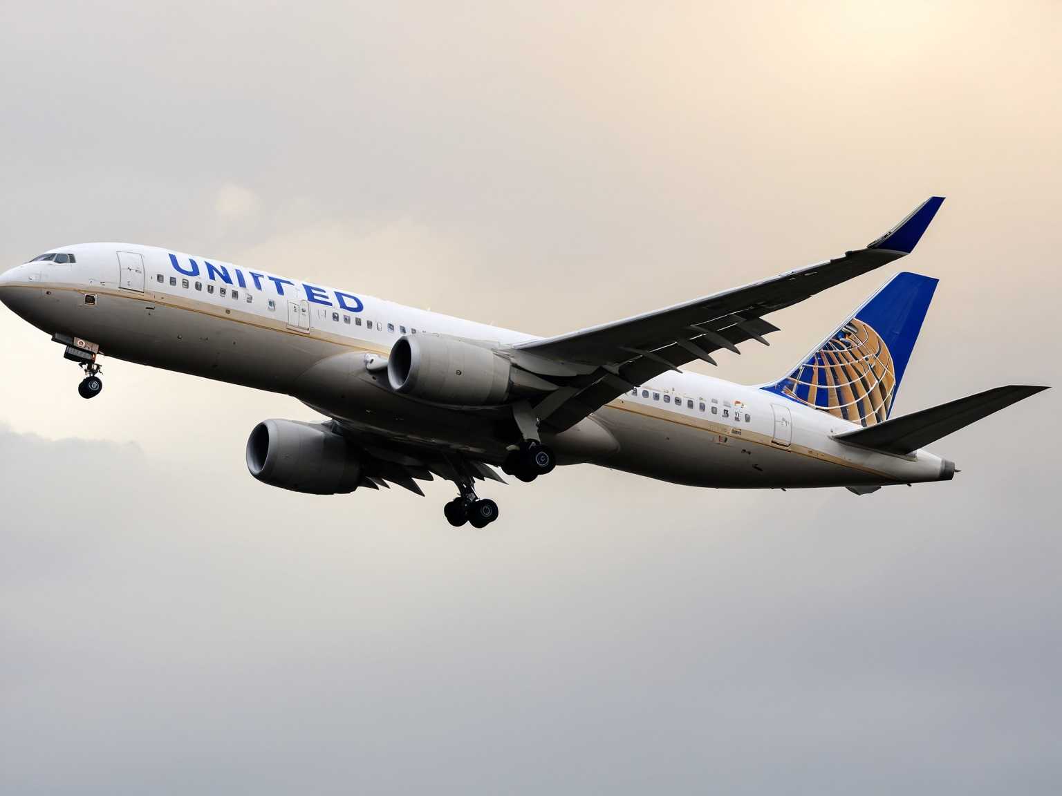 United Airlines Flight UA613 Declares Emergency Mid-Air with Turbulence and Injuries Shock Passengers as Flight Returns to Lagos, All You Need to Know - Travel And Tour World