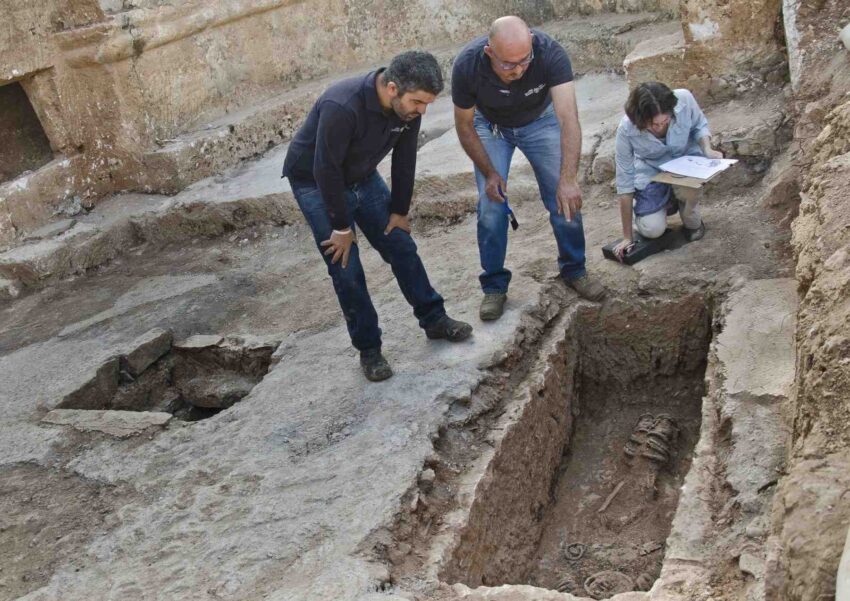 Israel: Archaeologists Uncover First-Ever Physical Evidence of Byzantine Nun Asceticism in Jerusalem, Skeleton Wrapped in Chains Sheds Light on Extreme Monastic Devotion